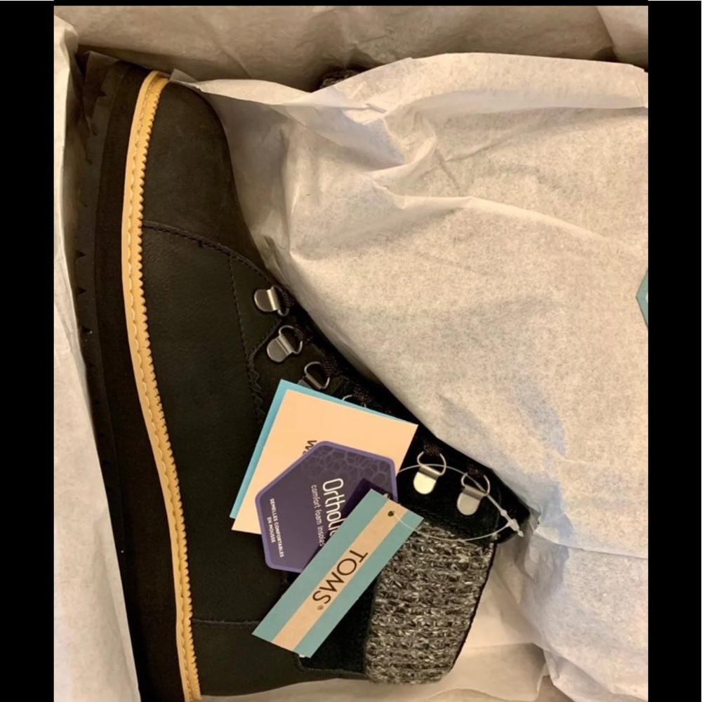 TOMS Mesa Boots - Picture 2 of 8